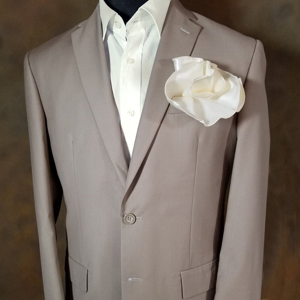 NEW - Ivory Satin 2-in-1 Pouf Round Pocket Square